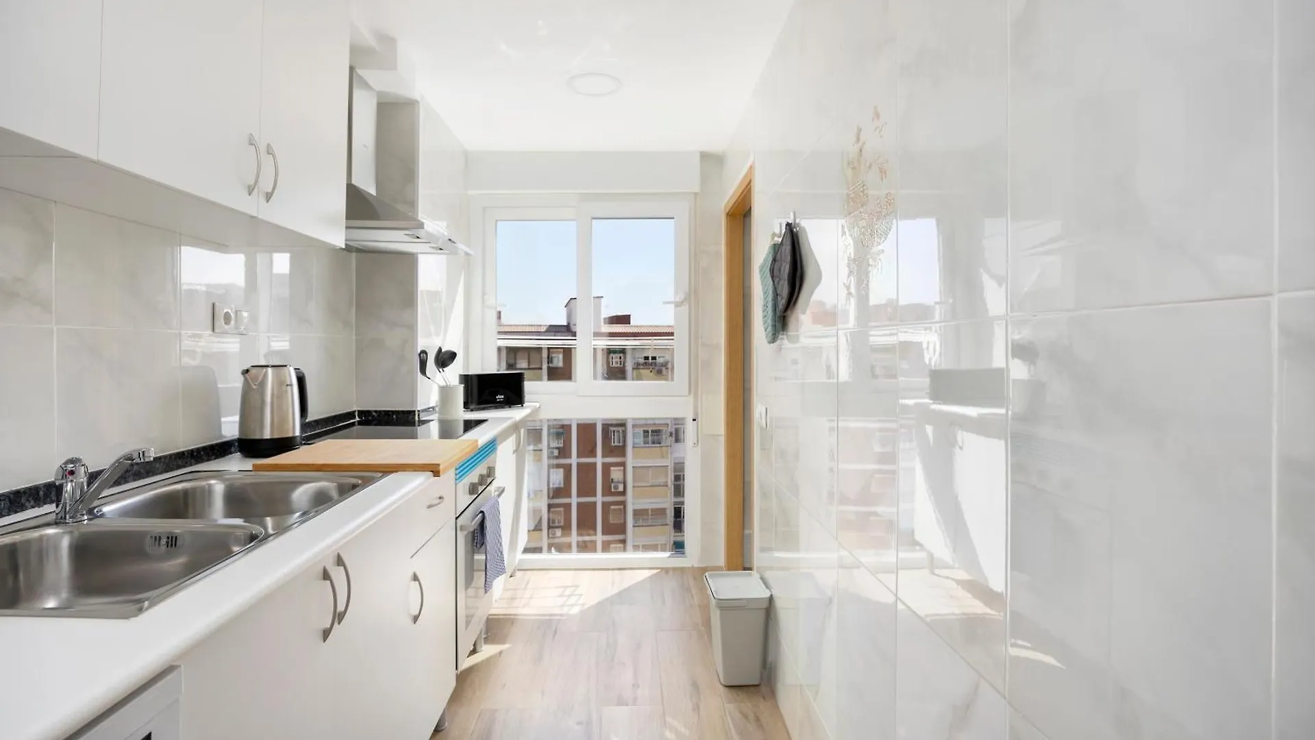 Amazing 3Bdr Apt In Cornella 1 Mins From Metro Cornella de Llobregat Apartment
