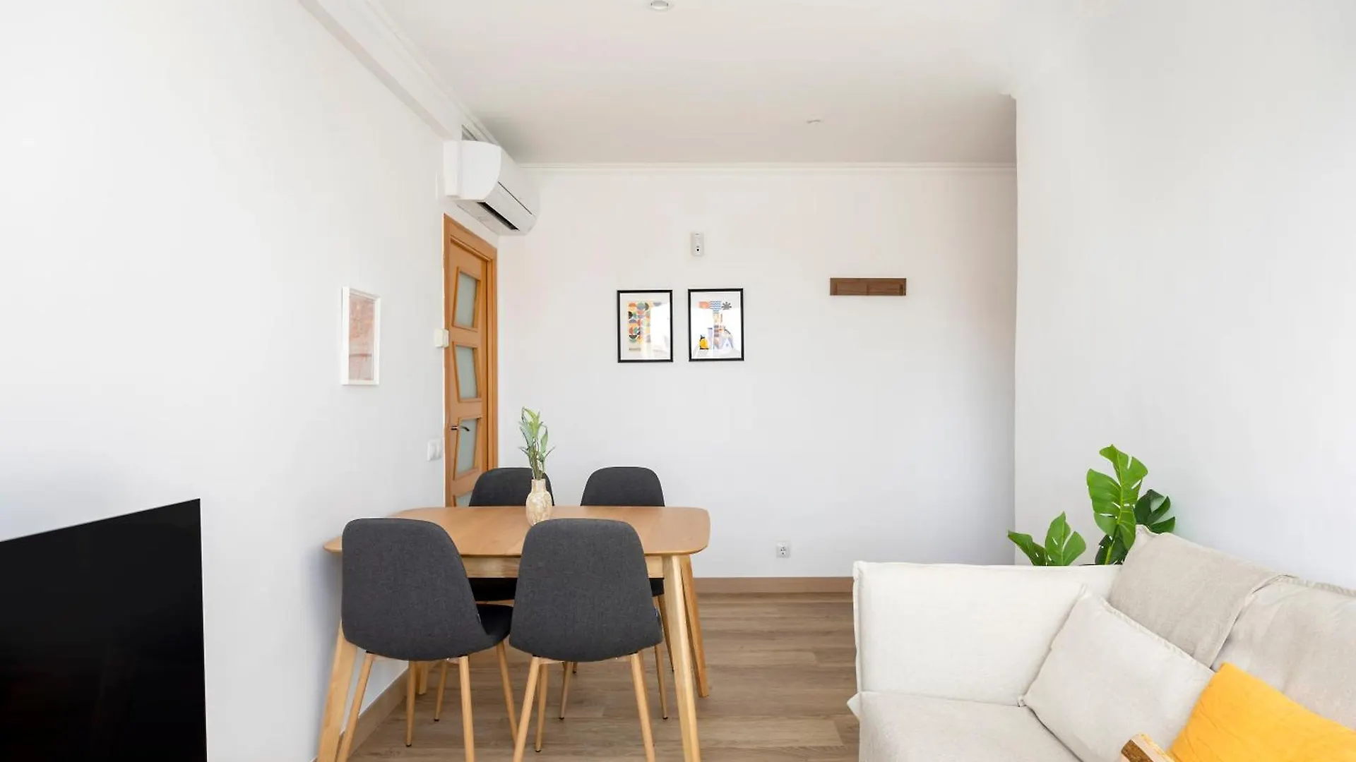 Amazing 3Bdr Apt In Cornella 1 Mins From Metro Cornella de Llobregat 0*,