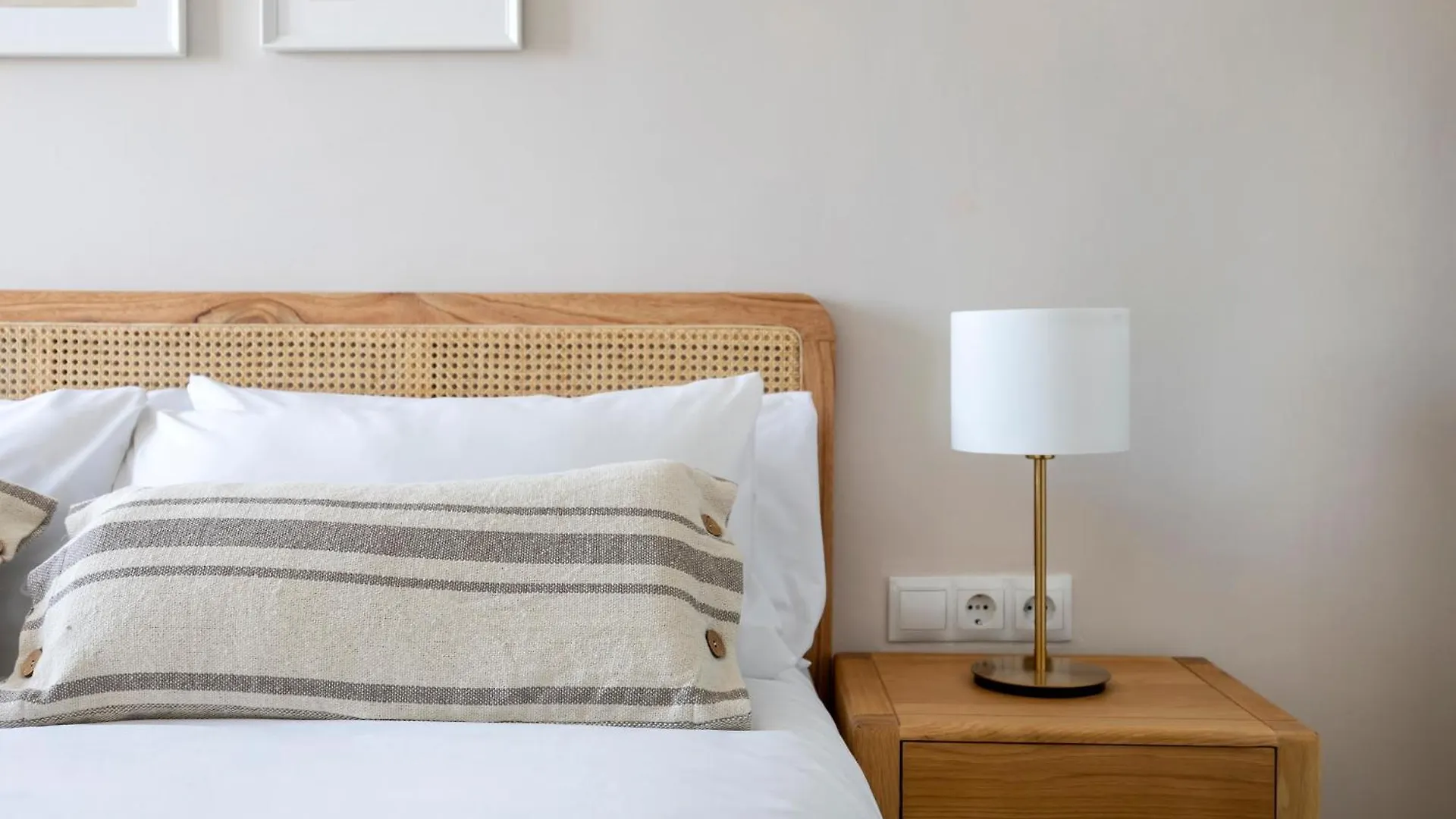 Amazing 3Bdr Apt In Cornella 1 Mins From Metro Cornella de Llobregat Apartment